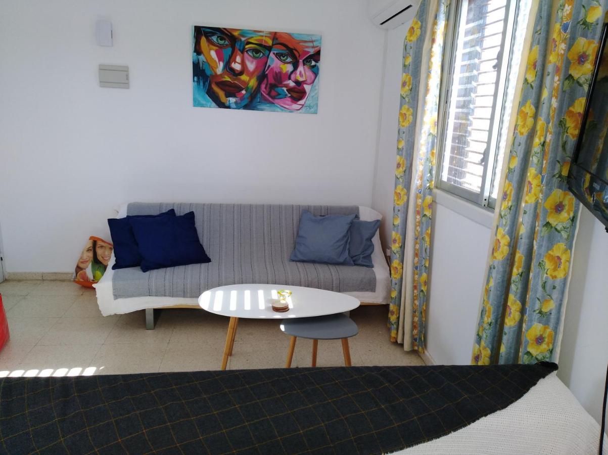 Larnaca, Pervolia 1 Bedroom Seaside Apartment Eksteriør bilde